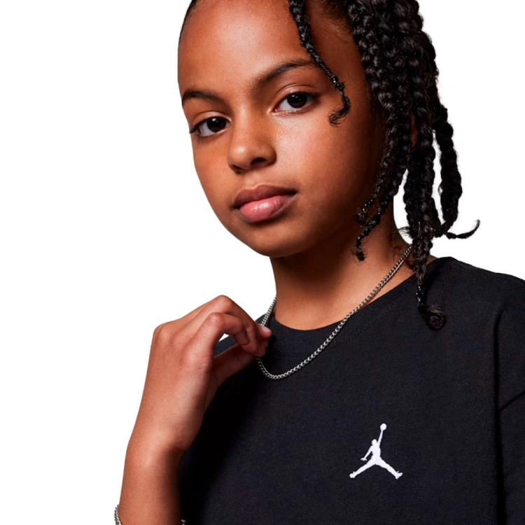 camiseta-jordan-brooklyn-essentials-nina-black-2