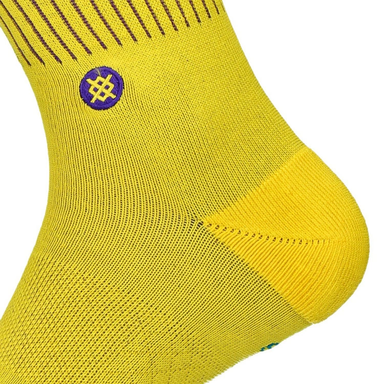 calcetines-stance-los-angeles-lakers-badged-crew-dorado-3
