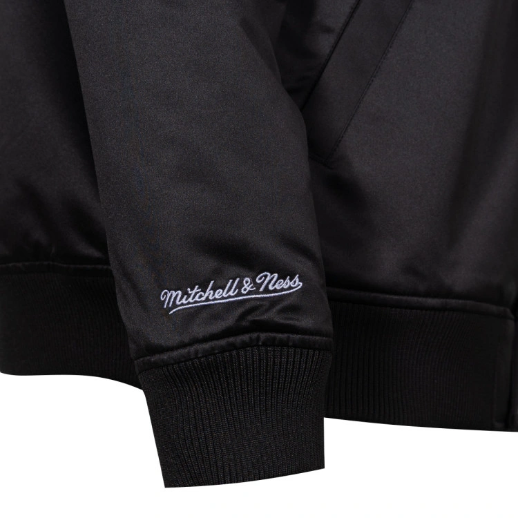 chaqueta-mitchell-ness-chicago-bulls-blackout-heavyweight-satin-black-9