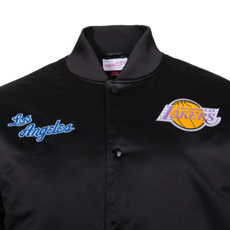 chaqueta-mitchell-ness-los-angeles-lakers-blackout-heavyweight-satin-black-4