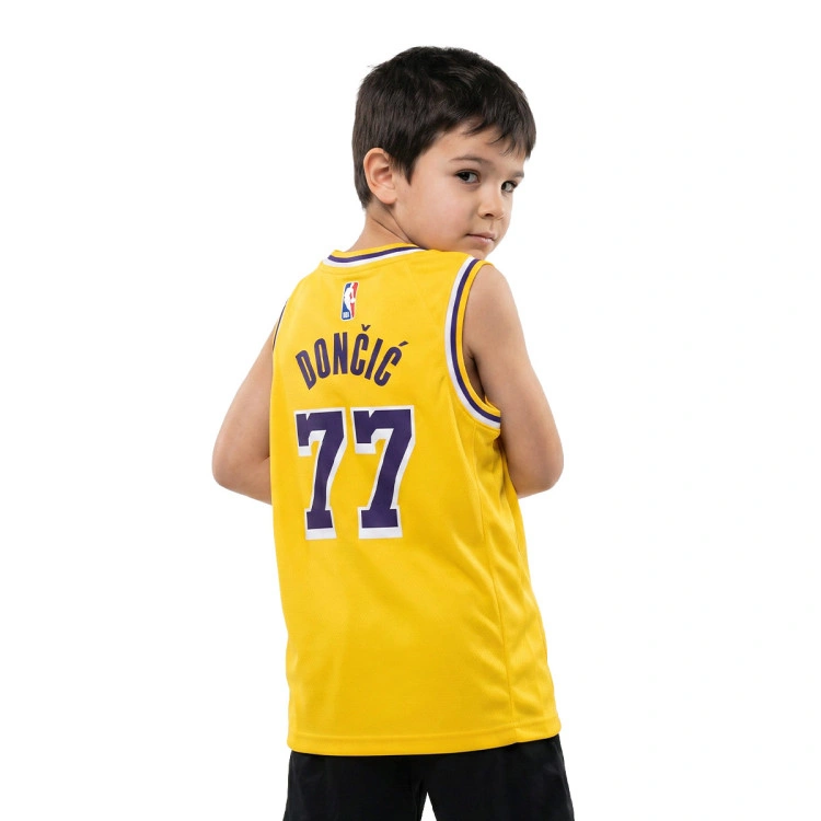 camiseta-nike-los-angeles-lakers-icon-edition-luka-doncic-preescolar-amarillo-1