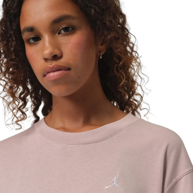 camiseta-jordan-brooklyn-essentials-girlfriend-core-23-mujer-particle-rose-white-2