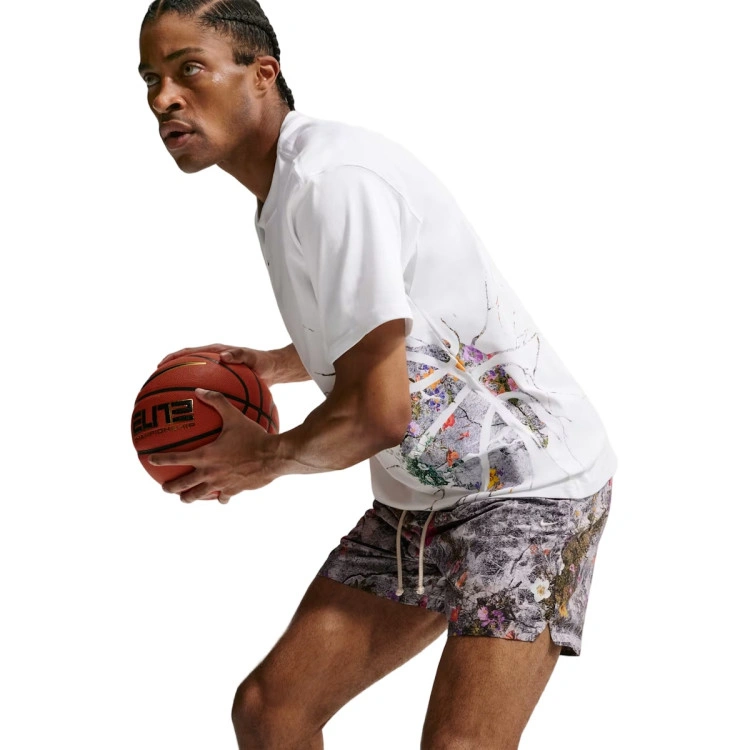 pantalon-corto-nike-standard-issue-practice-woven-5-aop-cement-grey-pale-ivory-2