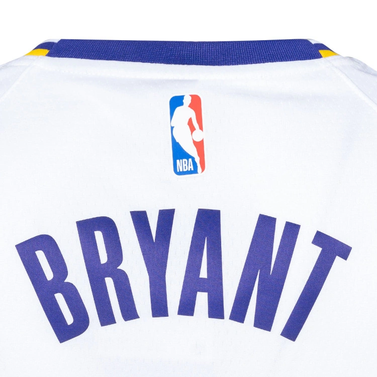 camiseta-nike-los-angeles-lakers-swingman-association-edition-kobe-bryant-nino-white-6