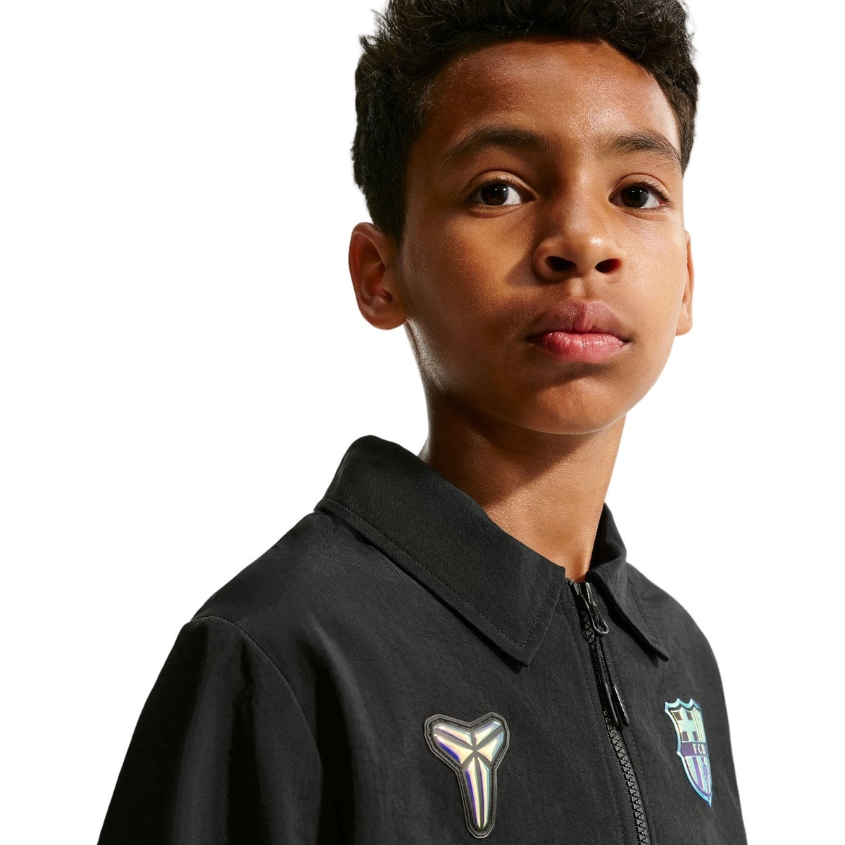 chaqueta-nike-fc-barcelona-fanswear-2026-2027-nino-black-elemental-gold-metallic-gold-no-sponsor-2