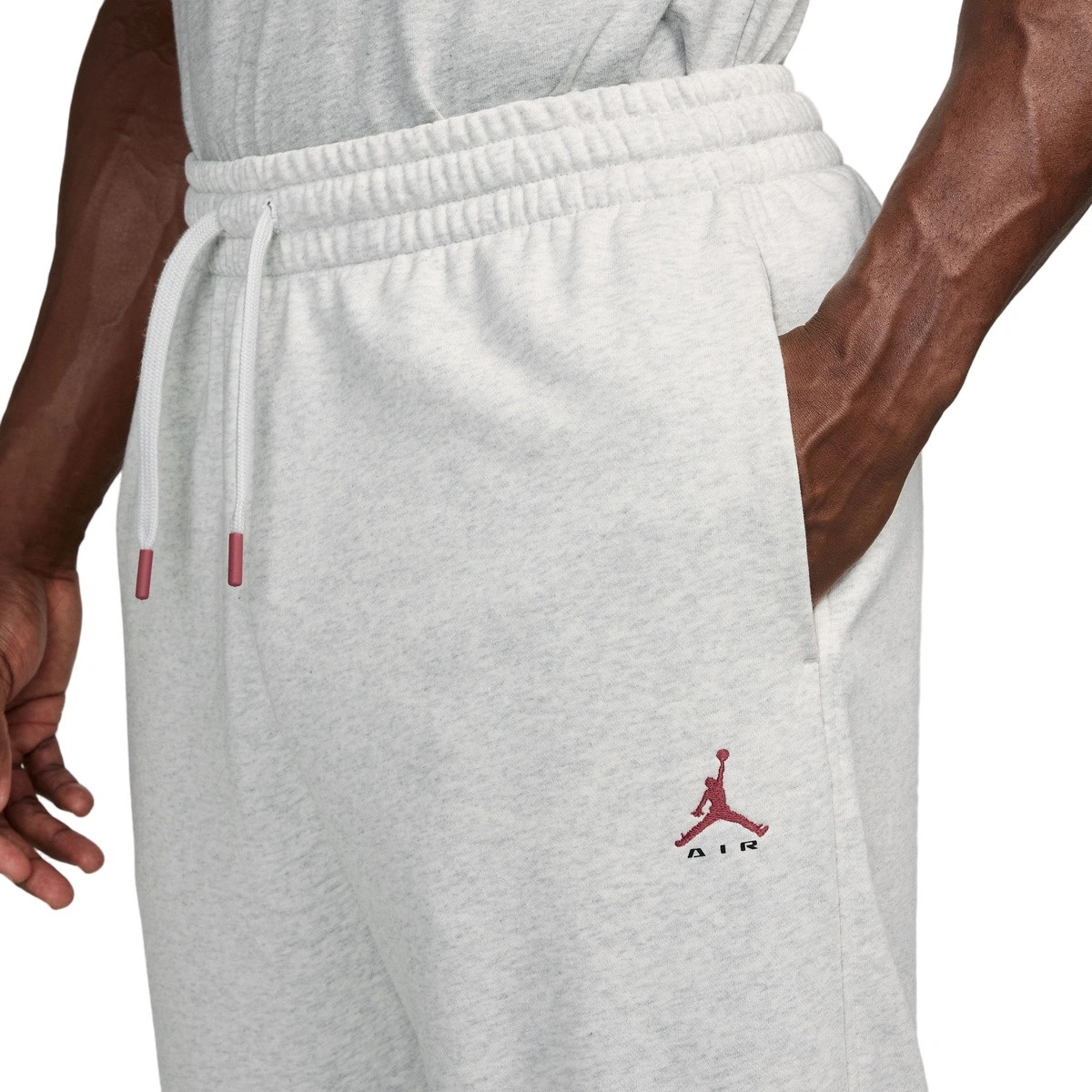 pantalon-largo-jordan-brooklyn-st-fleece-cuff-pant-lb-neutral-grey-htr-university-red-2