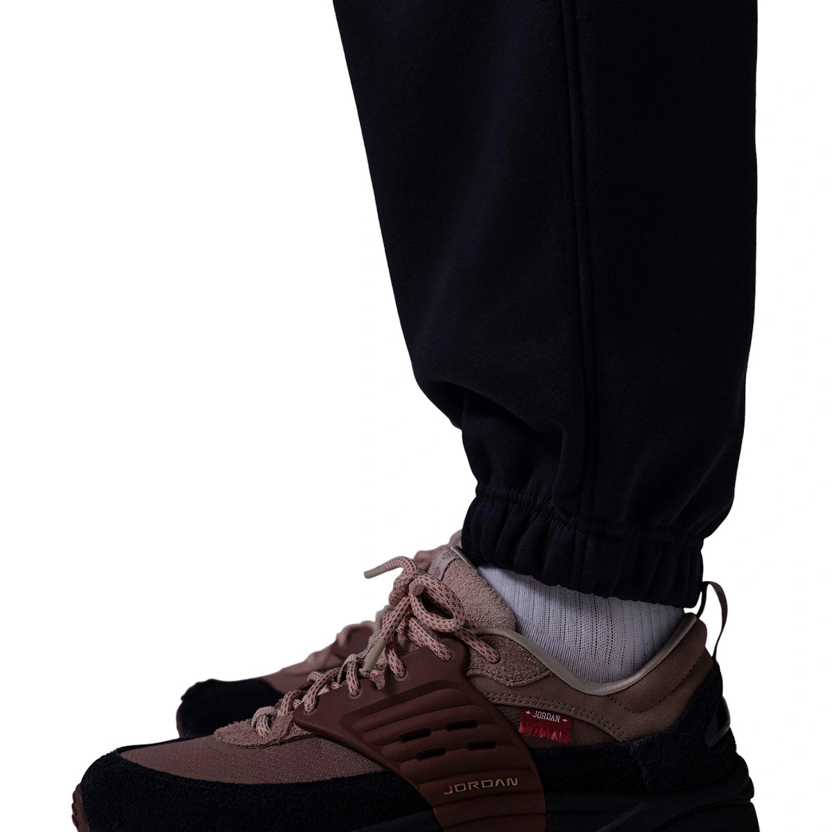 pantalon-largo-jordan-brooklyn-statement-fleece-cuff-black-university-red-4